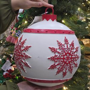 Sfera bianca con fiocchi di neve rossi H 28 cm